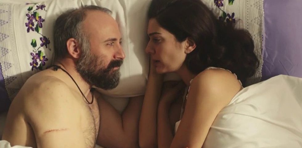 azize ile cevdet basbasa kaliyor vatanim sensin 5 bolum 24 kasim persembe 9615167 50210