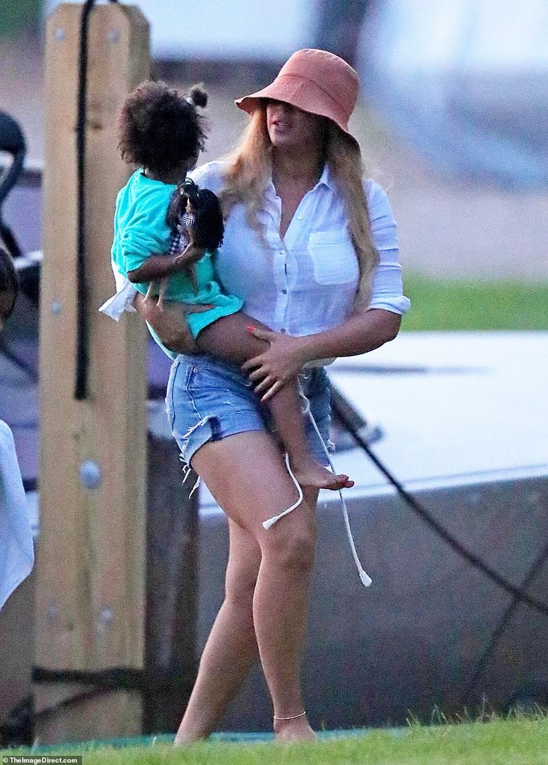 Beyonce and Jay-Z enjoy summer vacation with Twitter CEO Jack Dorsey -  Telegraph