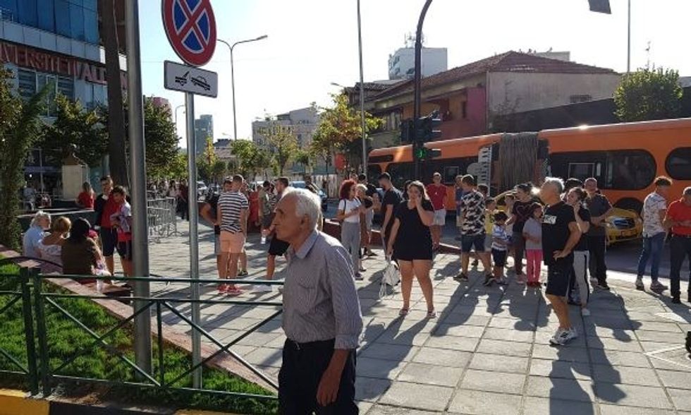 b25d8042 f393 4004 b680 c4713bac19e0