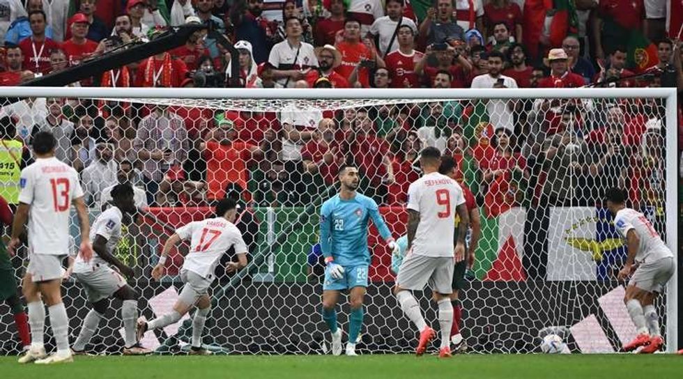 b380da8fbcf8a3eebad8986bd6ce560ao2