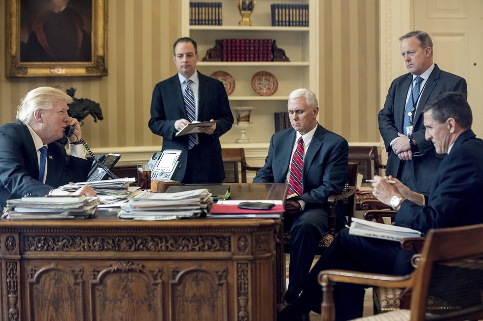 b43da4 20170216 trump oval office
