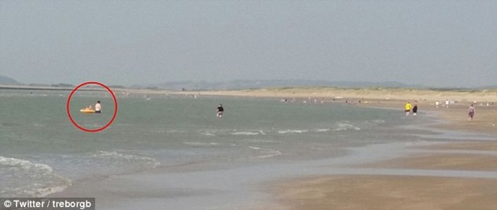 Babai idiot injoron paralajmerimet dhe hyne ne detin e rrembyeshem se bashku me femije foto 2