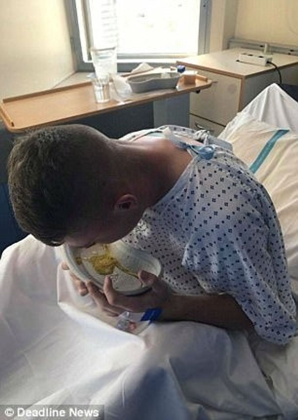 Babai publikon pamjet e të birit në gjendje kome shkaku i konsumit te substances se panjohur foto 4