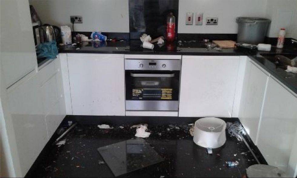 Banesën luksoze që e morën e me qira e demoluan keq per tri dite foto 4