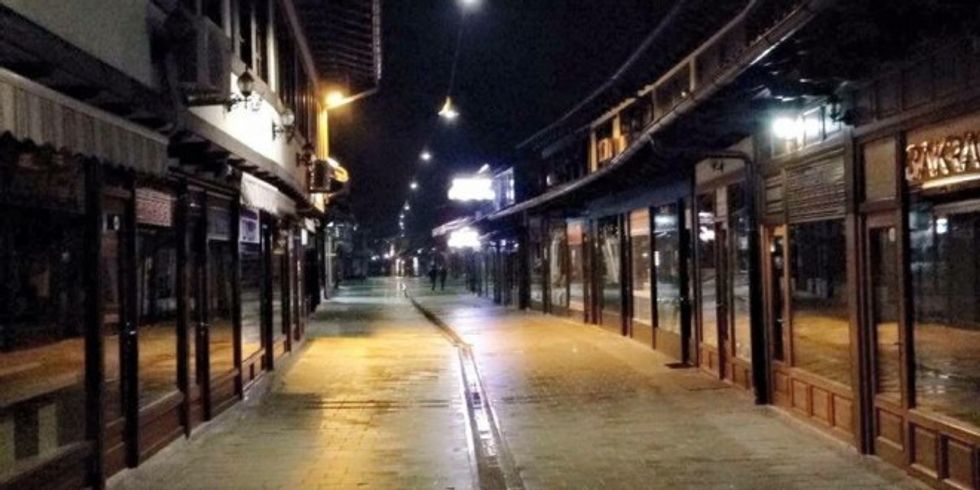 Banorët e pjesës qendrore të Pejës do ta presin Vitin e Ri ne erresire foto 2