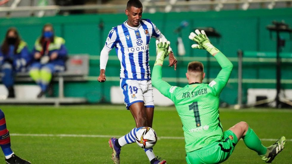 Barcelona follows Alexander Isak Real Sociedad striker closely
