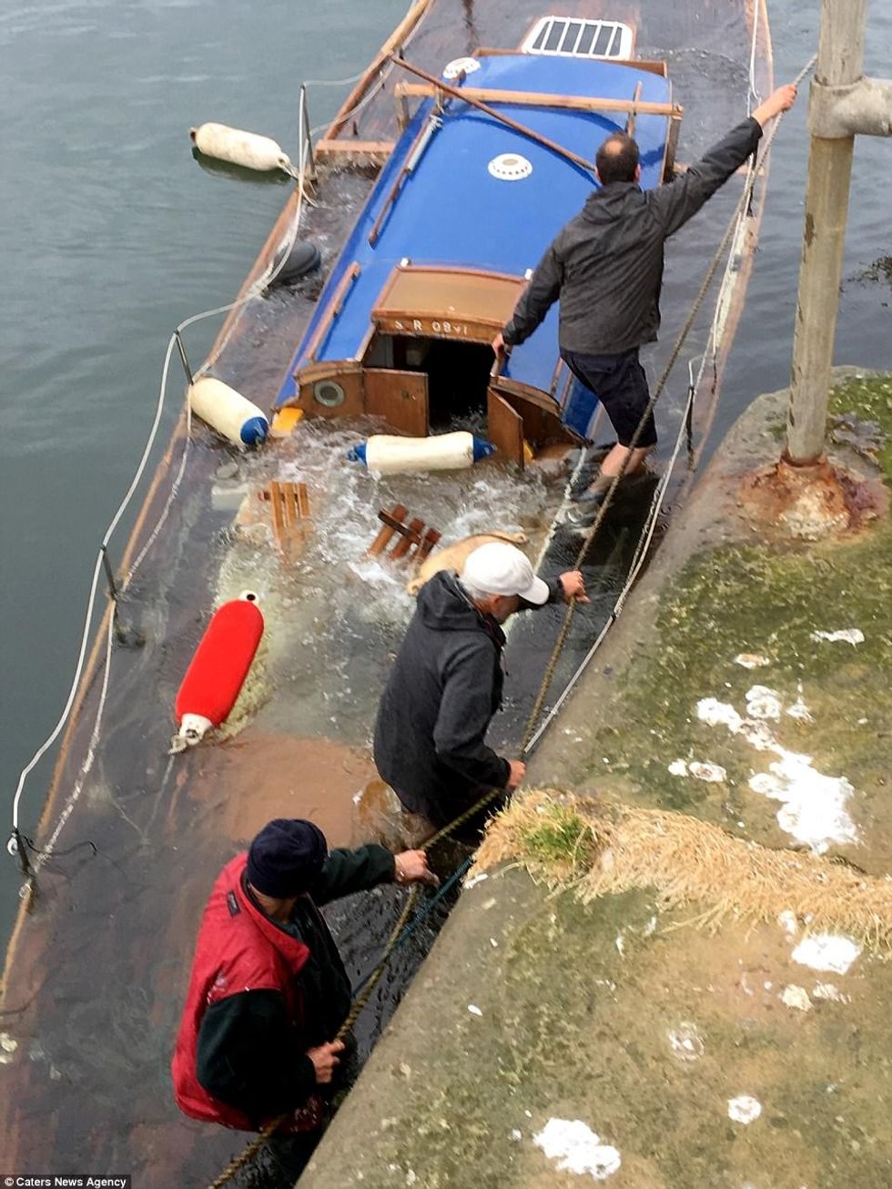 Barkën që e rinovoi për pesë vjet iu fundos sapo e vuri ne det foto 3