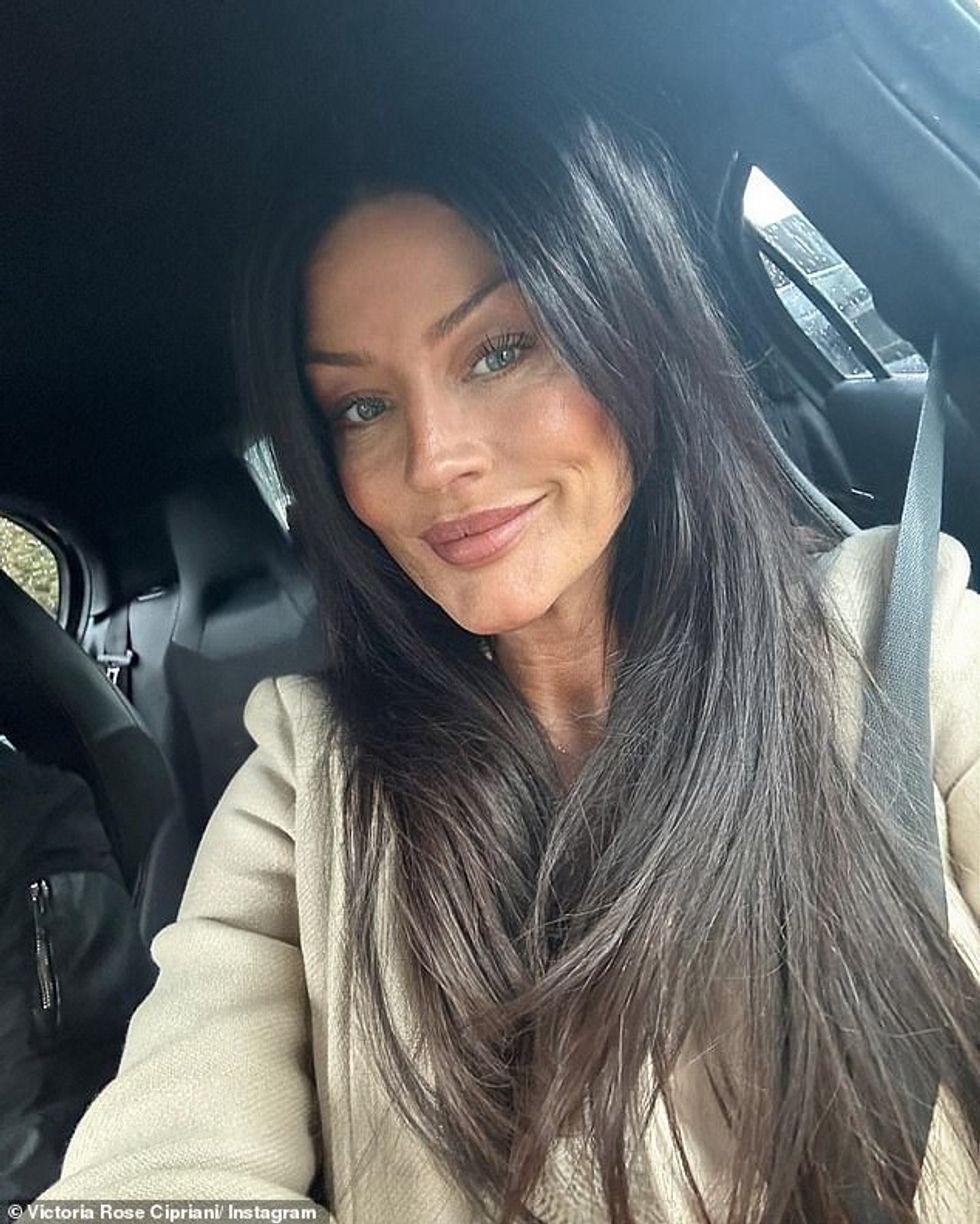 Bashkëshortja e ndarë e Danny Cipriani, Victoria Rose, ka bërë kërkesë për divorc, nëntë muaj pas ndarjes së tyre.