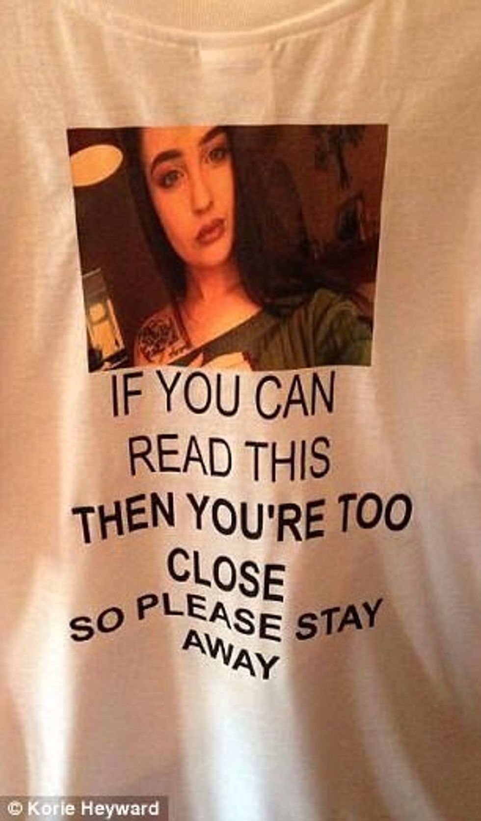 Bashkëshortja xheloze e detyroi të vishte këtë bluzë kur shkoi në pushime foto 2