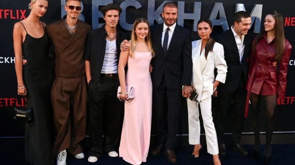 beckhams flaunt love at netflix premiere 20231004023506