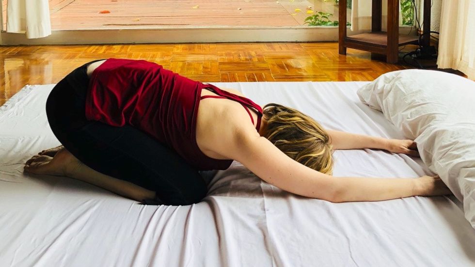 bed yoga for relaxation 1