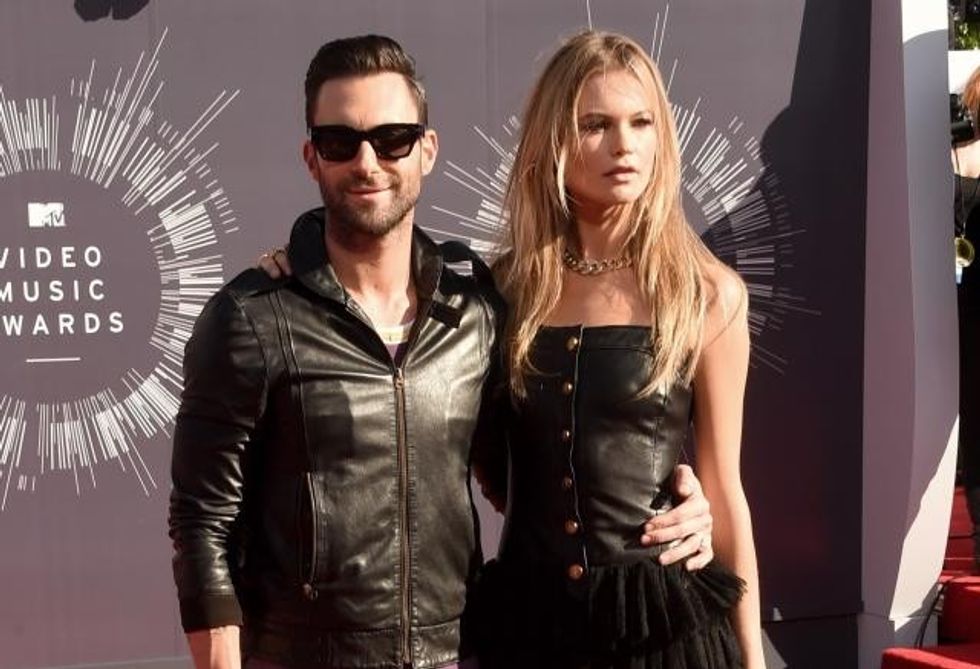 Behati Prinsloo dhe Adam Levine