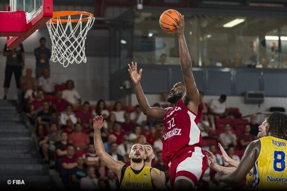benfica vence primeira eliminatoria rumo a fase de grupos da