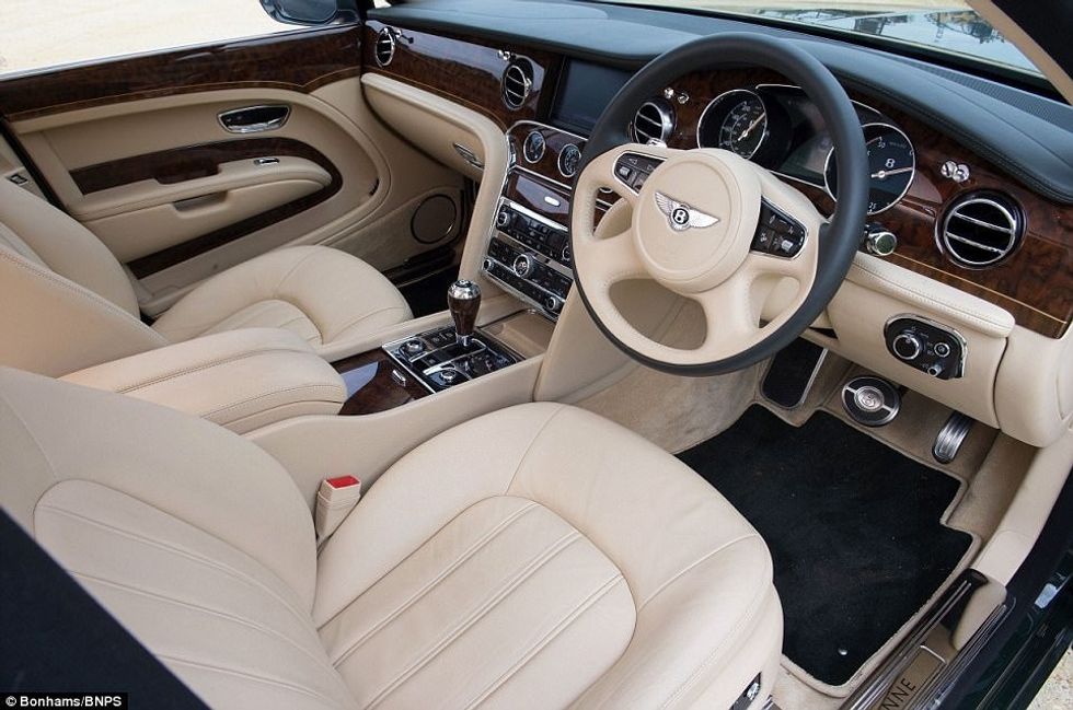 Bentley që dikur shfrytëzohej nga mbretëresha do te dale ne ankand per 200 mije euro foto 4