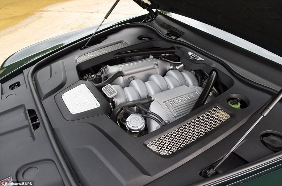 Bentley që dikur shfrytëzohej nga mbretëresha do te dale ne ankand per 200 mije euro foto 6