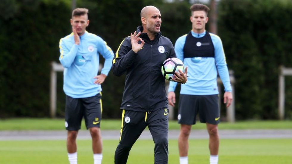 Bersant Celina dhe Pep Guardiola në një stërvitje para sezonale të Manchester Cityt
