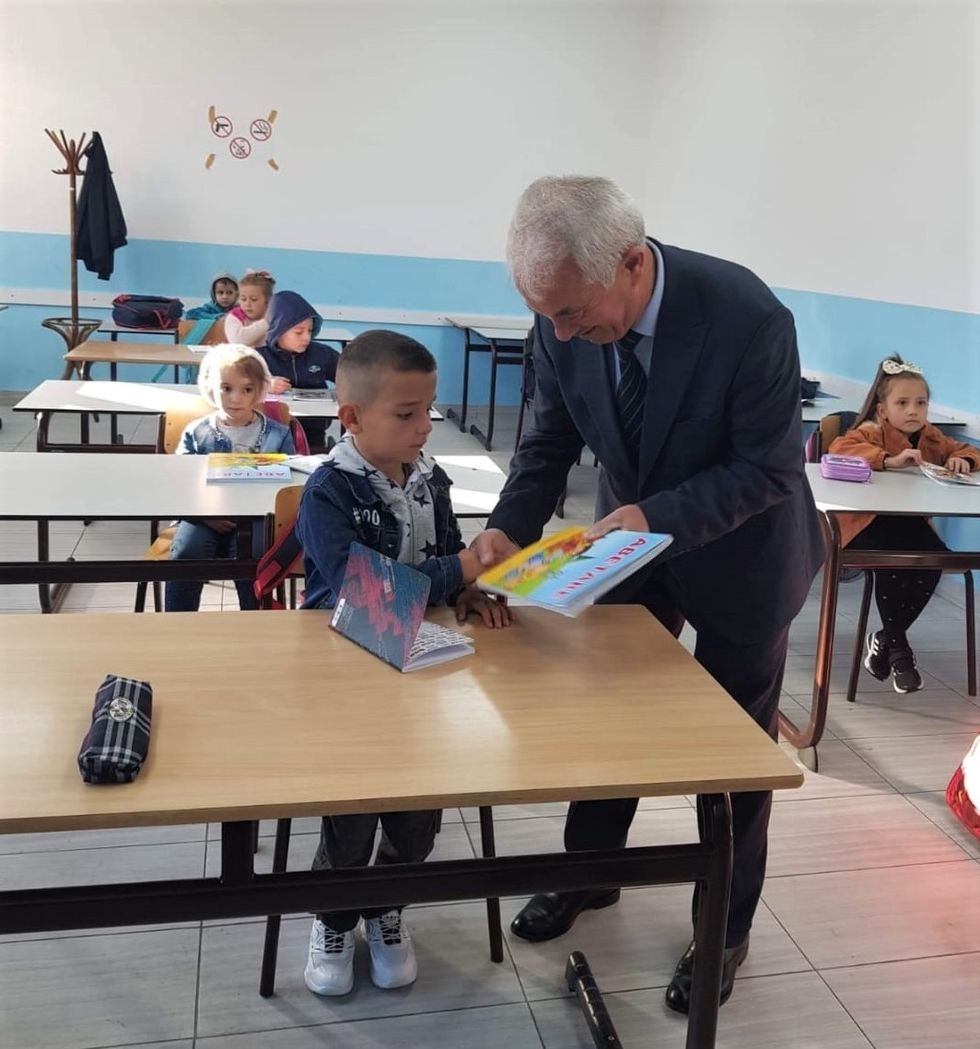 Bexhet Xheladini kryetar i komunes dragash me nxenesit