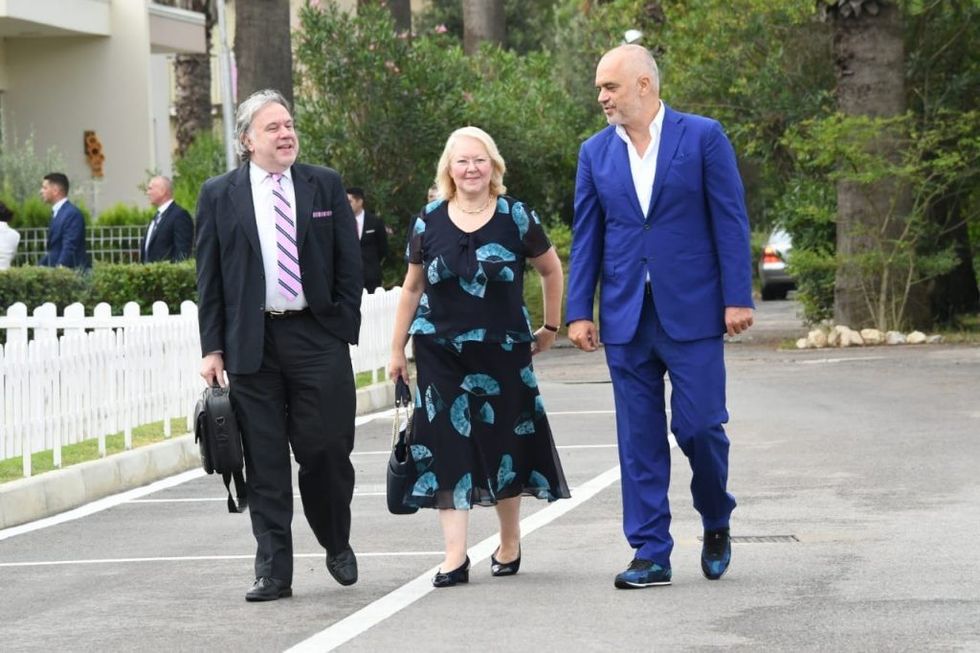 bf52956a 89f3 43da 92b8 ebbf81c574b3