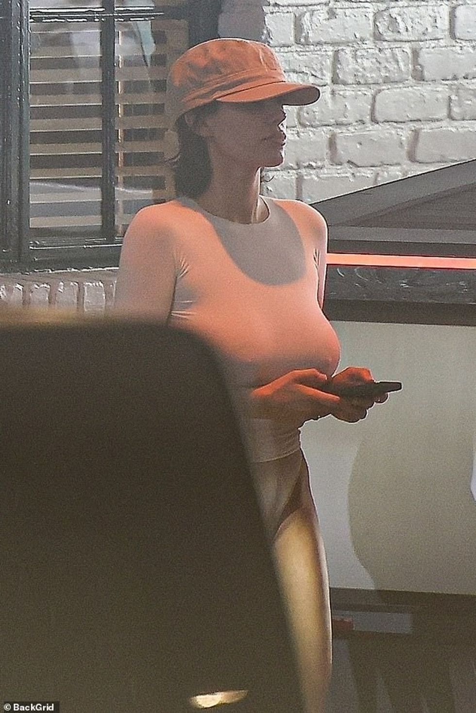 Bianca Censori veshi një tjetër veshje të guximshme për drekë me bashkëshortin e saj Kanye West në Chateau Marmont historik në Los Angeles të mërkurën.