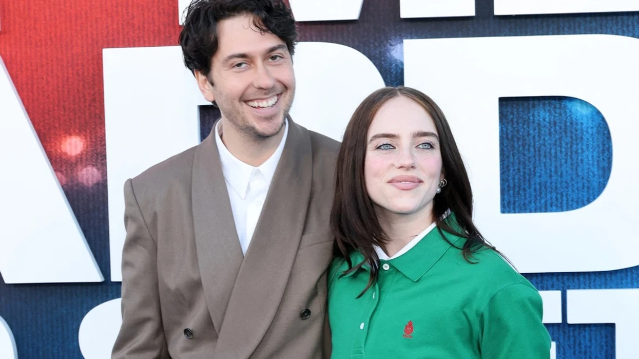 Billie Eilish pozon për herë të parë me të dashurin e ri në tapetin e kuq
