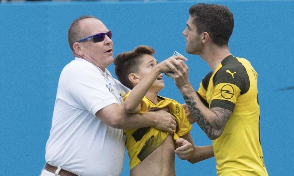 bimbo.pulisic.2018.salvataggio.