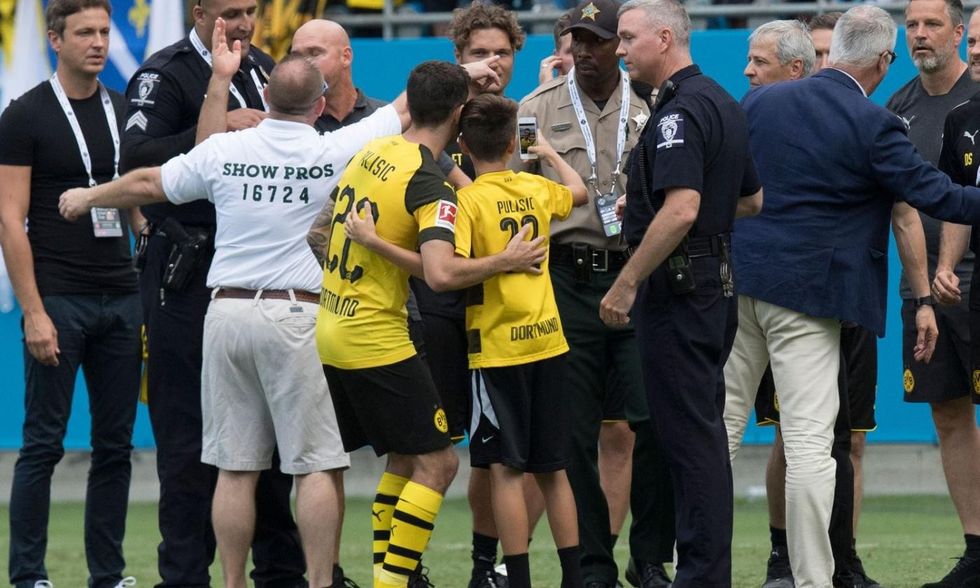 bimbo.pulisic.dortmund.2018.19.selfie.