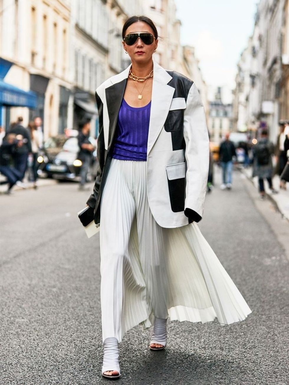 black and white clothes trend 276577 1548699924353 image.c