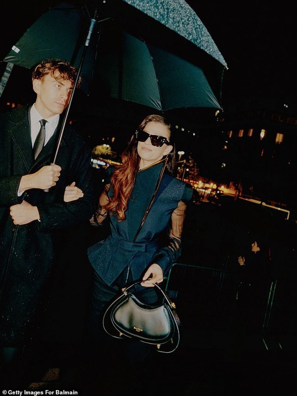 Blazeri i Marisës ishte i kompletuar me krahë të tejdukshëm dhe një tipar gjigant të mprehtë të veshur me ar në pjesën e përparme