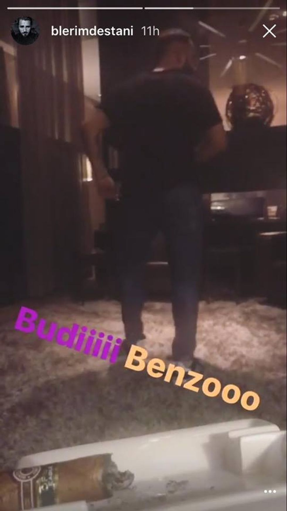 Blerim Destani kërcen