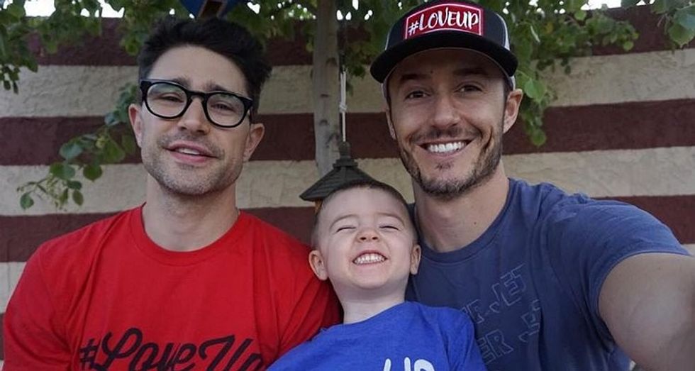 blue. q85 box 0221012561 crop detail