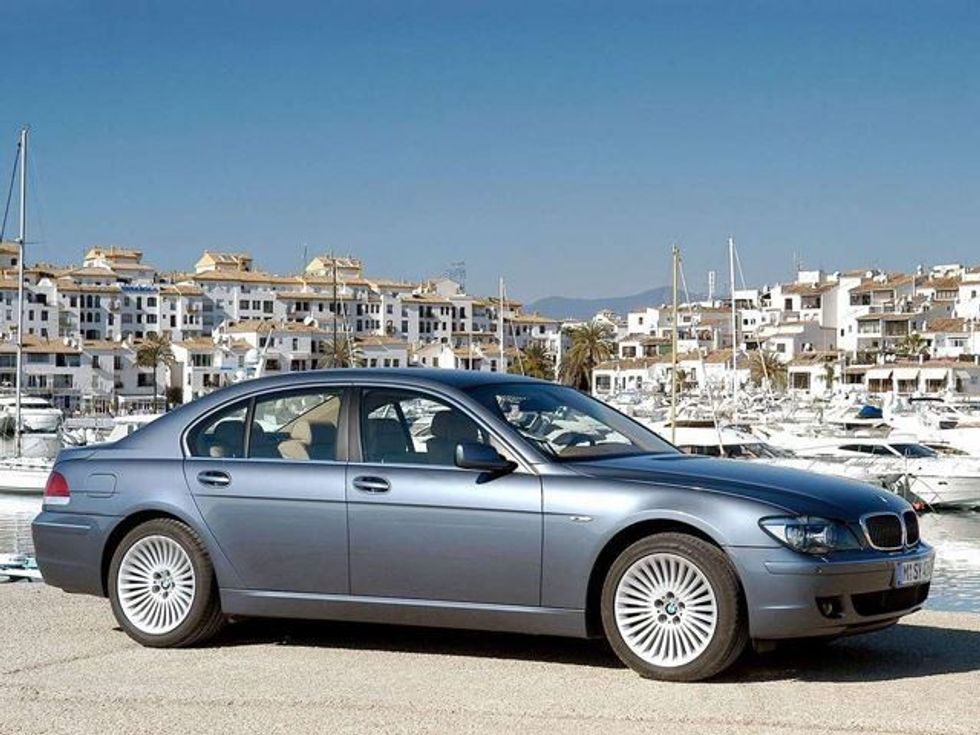 BMW kërkon kthimin prapa të veturave 7 Series sepse po iu hapen dyert gjate vozitjes foto 2