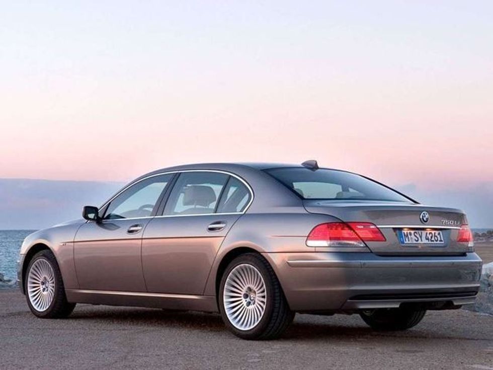 BMW kërkon kthimin prapa të veturave 7 Series sepse po iu hapen dyert gjate vozitjes foto 3