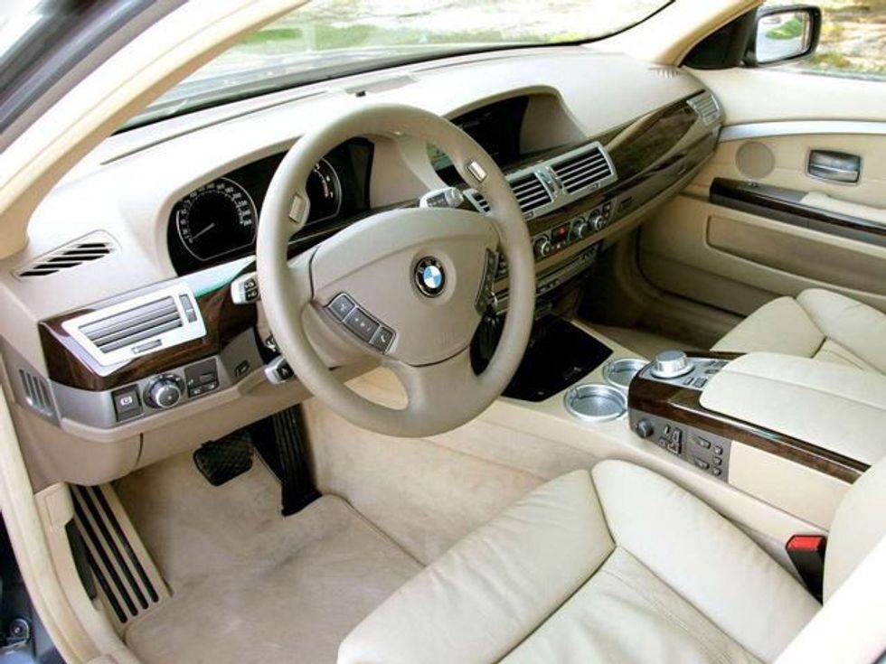 BMW kërkon kthimin prapa të veturave 7 Series sepse po iu hapen dyert gjate vozitjes foto 4