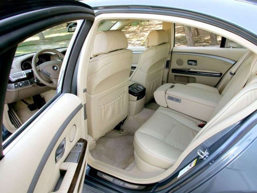 BMW kërkon kthimin prapa të veturave 7 Series sepse po iu hapen dyert gjate vozitjes foto 5