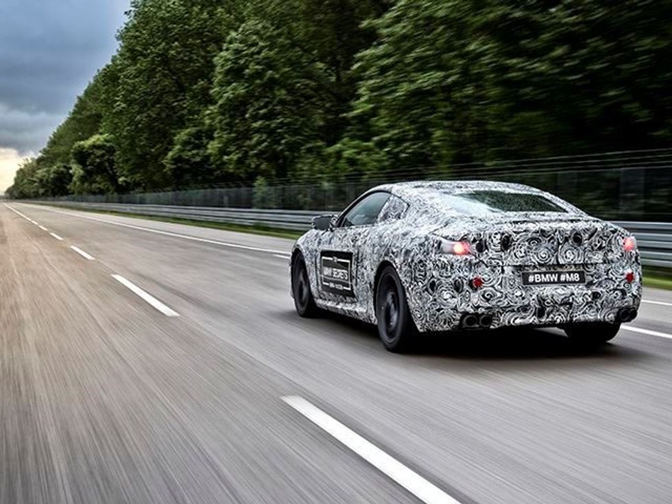 BMW rikthen modelin M8 foto 3