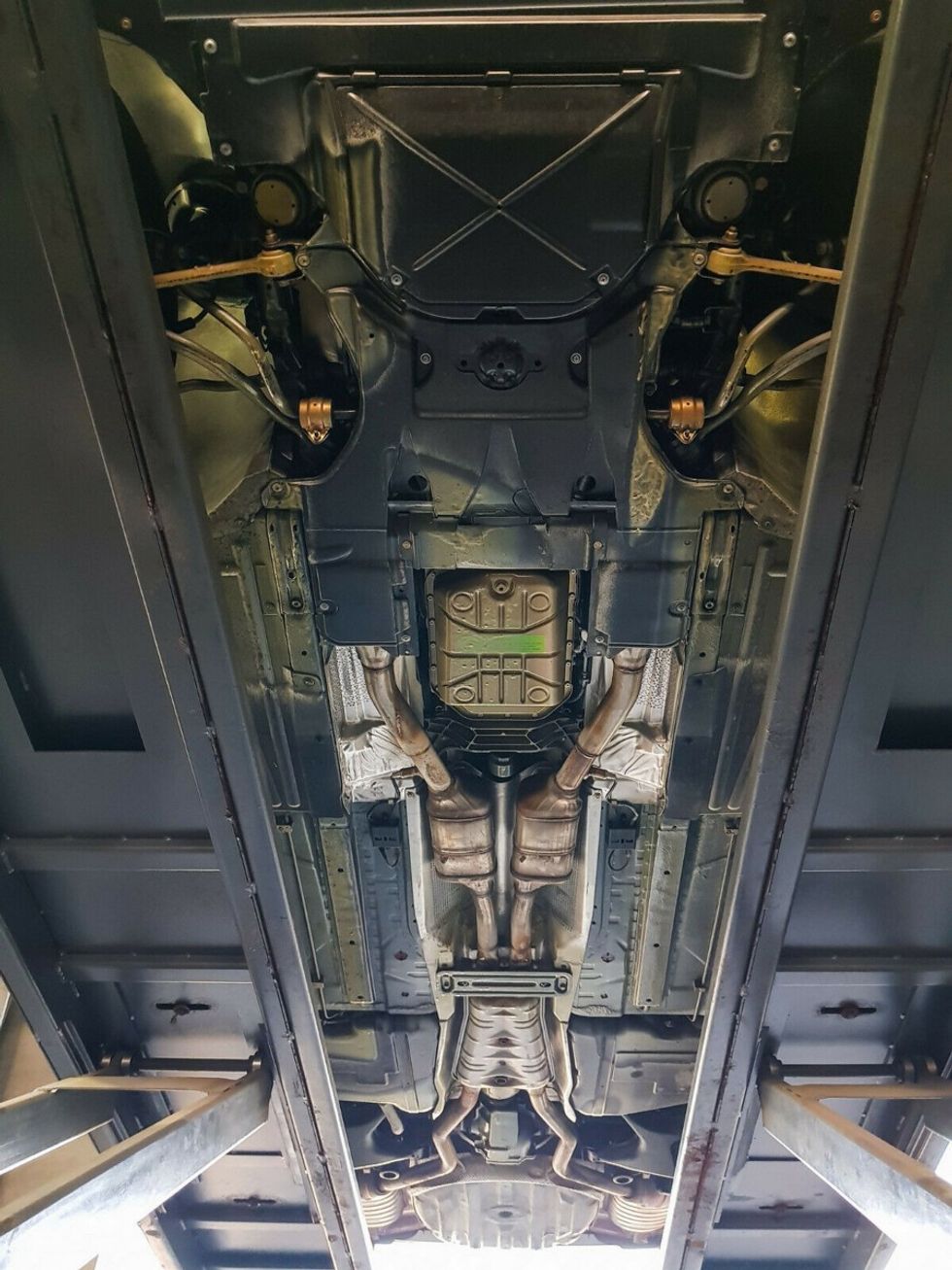 bmw serie 7 sottoscocca