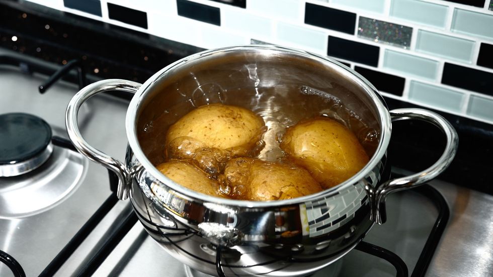 boiling potatoes 2500 56a20f9f3df78cf772718588