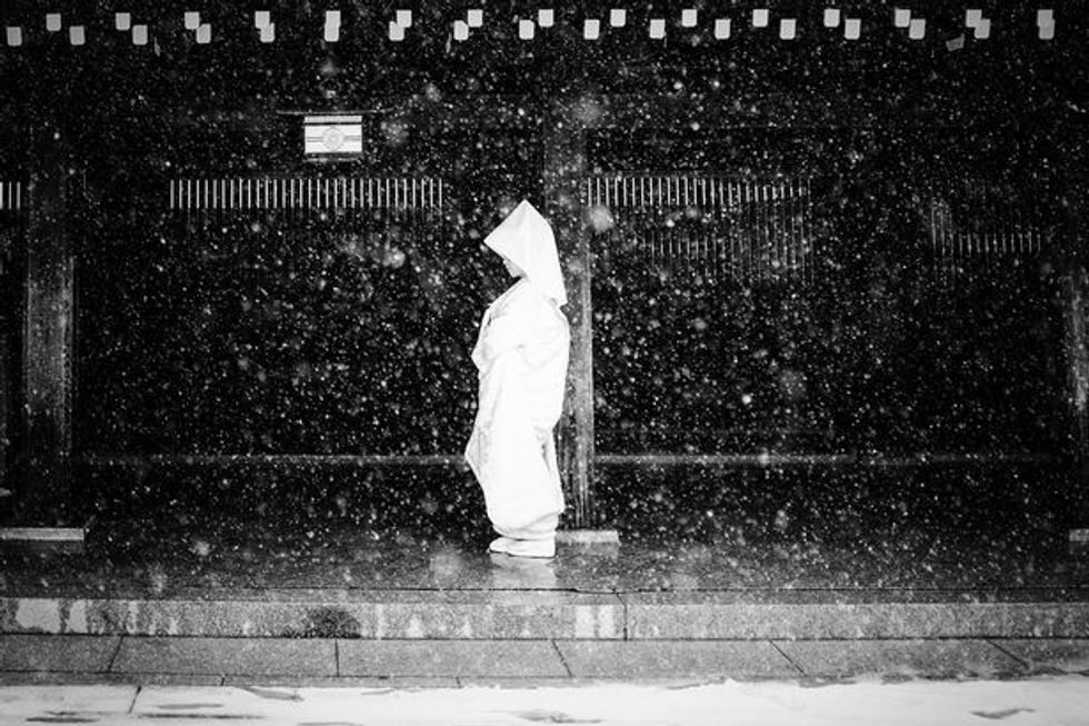 Brave-bride-getting-wed-in-the-only-day-of-snow-in-Tokyo-winter-2014