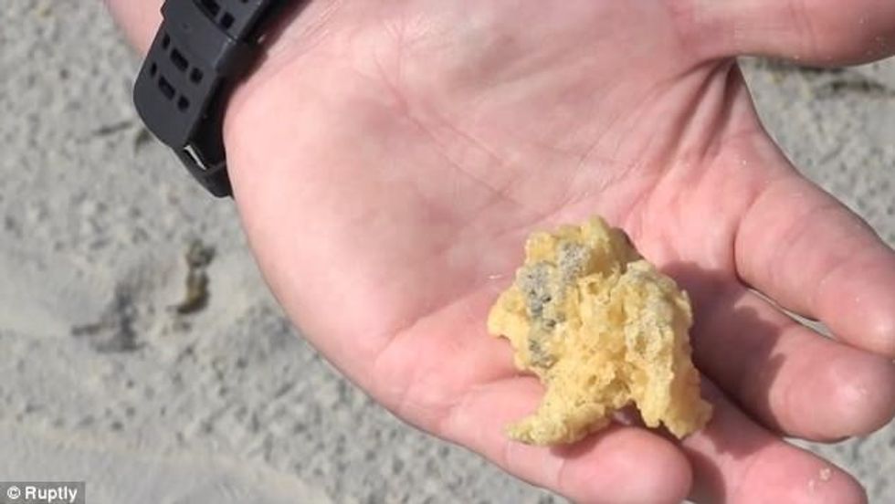 Bregdeti mbushet me objekte misterioze foto 3