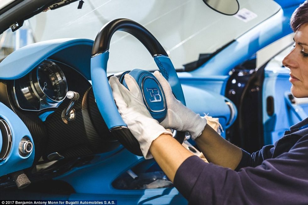 Brenda fabrikës ku montohet Bugatti që kushton 2 4 milione euro foto 6