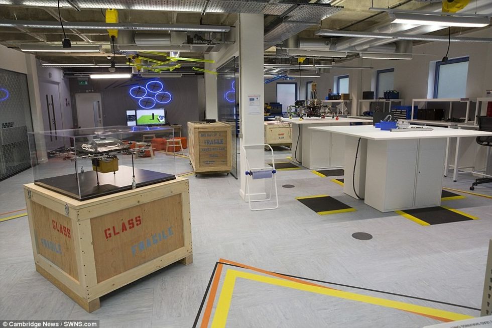 brenda-laboratorit-ku-punohen-dronet-qe-do-te-sherbejne-per-dergimin-e-mallrave-foto-4