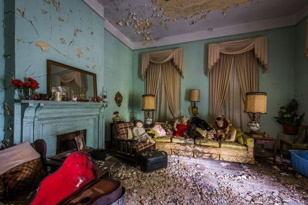 Brenda shtëpisë së braktisur para 25 vitesh ku gjithçka ka mbetur e paprekur foto 5