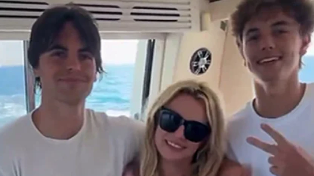 Britney Spears kalon kohë me djemtë pas arrestimit, nuk kanë pasur një marrëdhënie të mirë prej vitesh