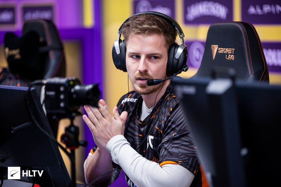 BuE5KsdU1Kl7dED rI891Y