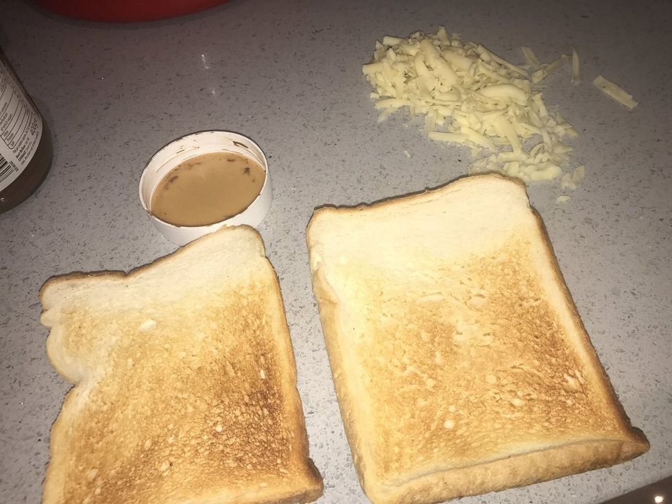 Bukës së lyer me çokolatë i hodhi sipër djathë miqte e saj nuk po e pelqejne aspak foto 2