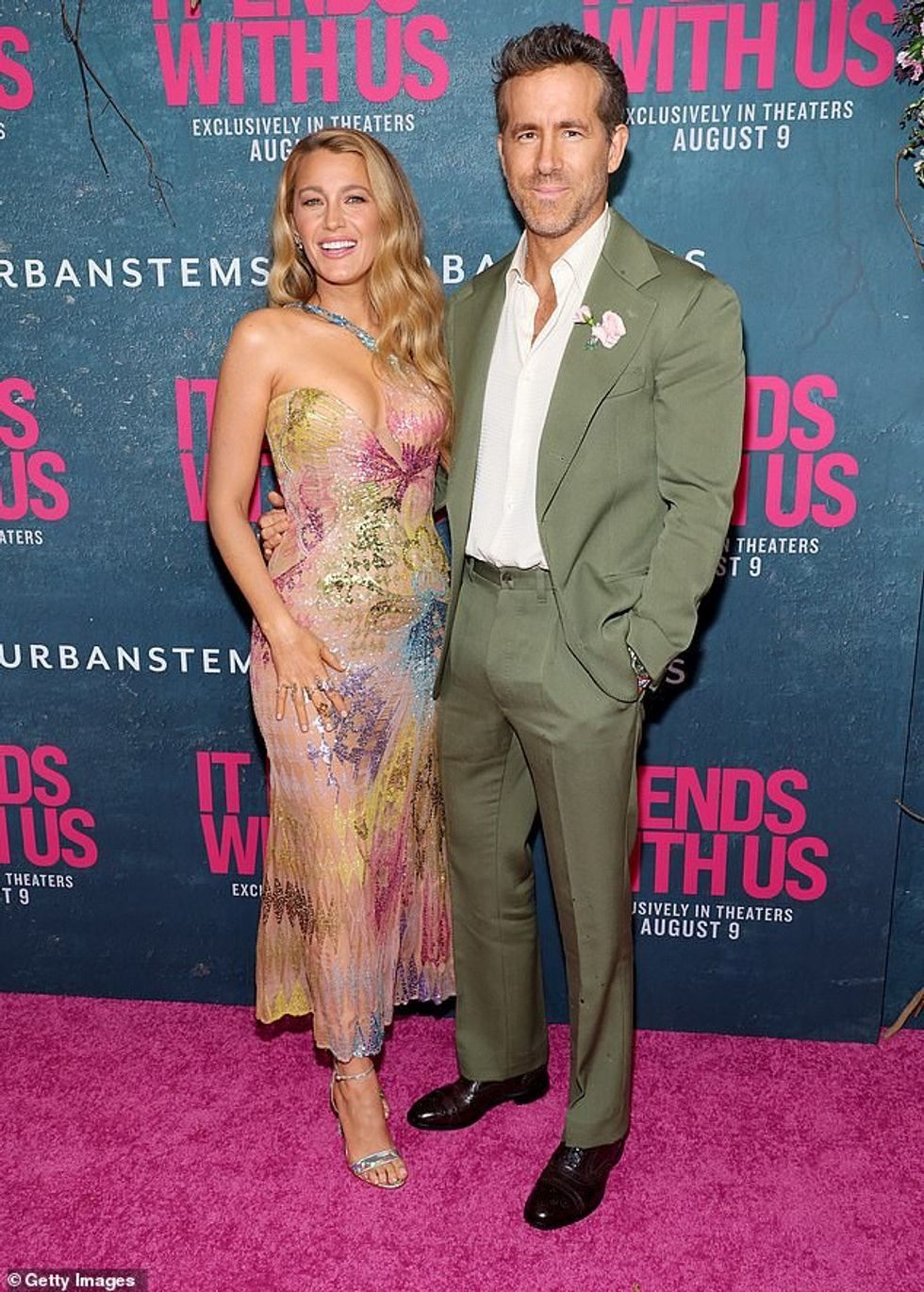 Burri i Blake Lively, Ryan Reynolds thuhet se e ka bllokuar atë, bashkë-yll dhe regjisor Justin Baldoni në Instagram disa muaj përpara se Lively të ngrinte një padi për ngacmim seksual kundër Baldonit; (Lively dhe Reynolds në gusht)