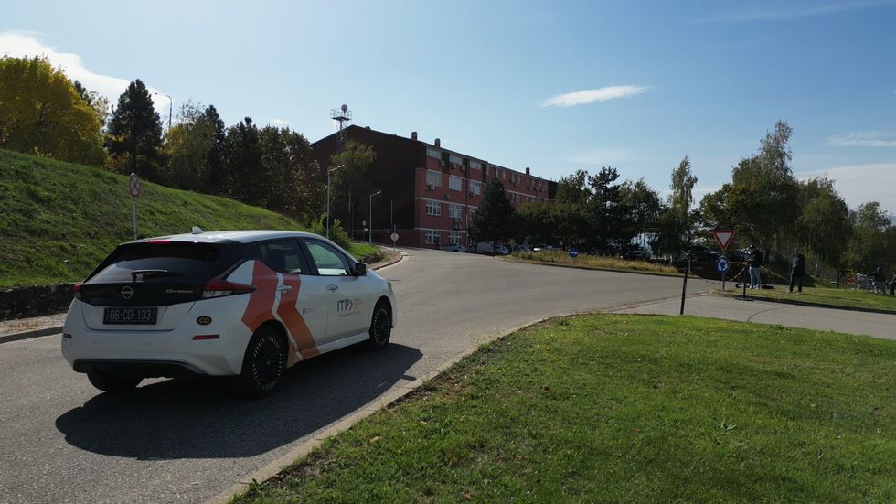 C1033.00 05 02 32.Still004