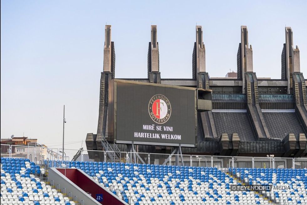 c86a1baca25a5ed9999f9a7a8a7fe6a0 740 493 canvas color000001 feyMediaBlackWhite