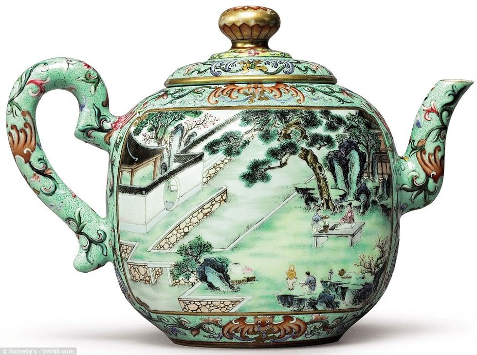 Çajniku i lashtë kinez shitet ne ankand dhjete here me shtrenjte se qe pritej foto 2