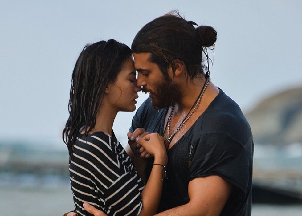 Can Yaman and Dilek Özdemir in Erkenci Kuş Early Bird Tv series